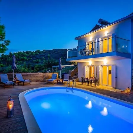Ai Giannis Sleeps 4 Pool Air Con Wifi